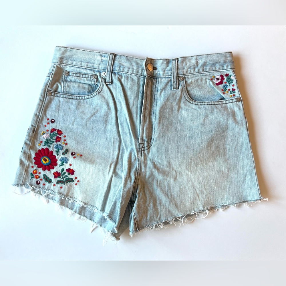 Madewell relaxed fit light blue denim cut off shorts size 29 embroidered flowers